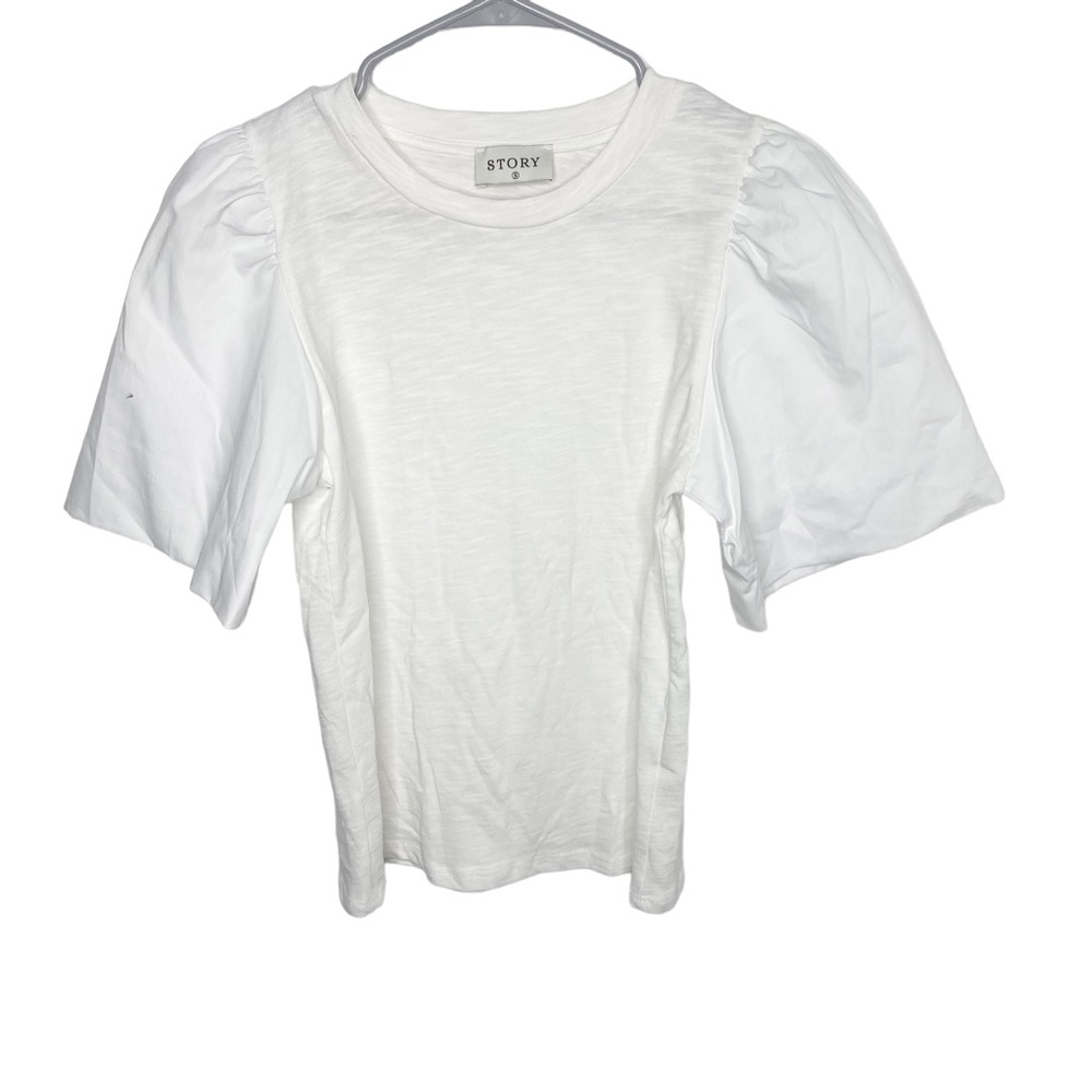 Story white knit T-shirt size small j